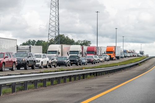 Yulee,,Usa,-,July,6,,2021:,Interstate,Highway,I95,Driving A long line of trucks and cars stuck in traffic on a highway